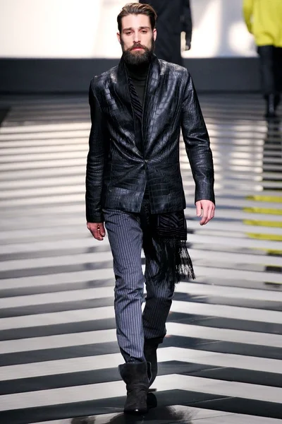 Look 30